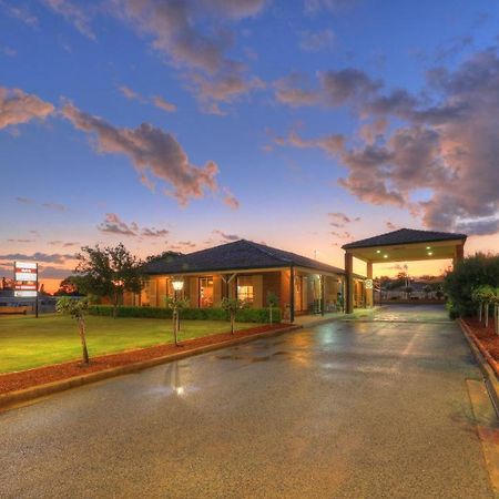 Bushman'S Motor Inn Parkes Bagian luar foto