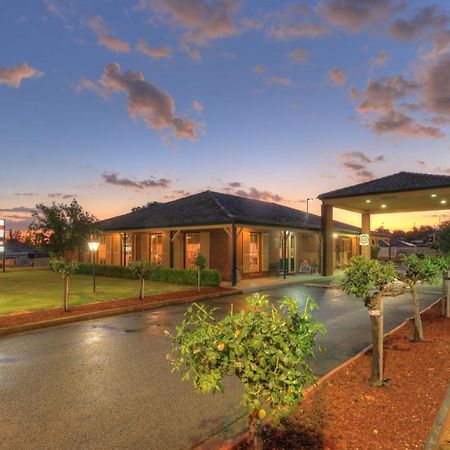 Bushman'S Motor Inn Parkes Bagian luar foto