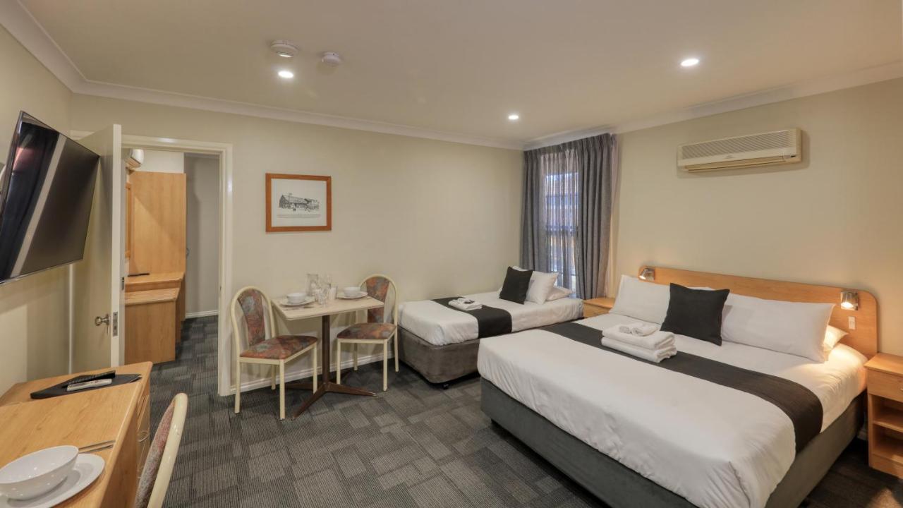 Bushman'S Motor Inn Parkes Bagian luar foto