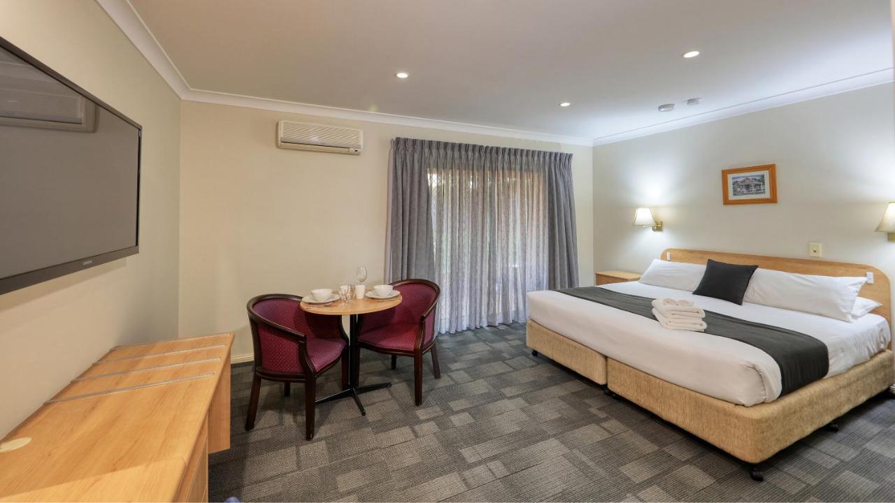 Bushman'S Motor Inn Parkes Bagian luar foto