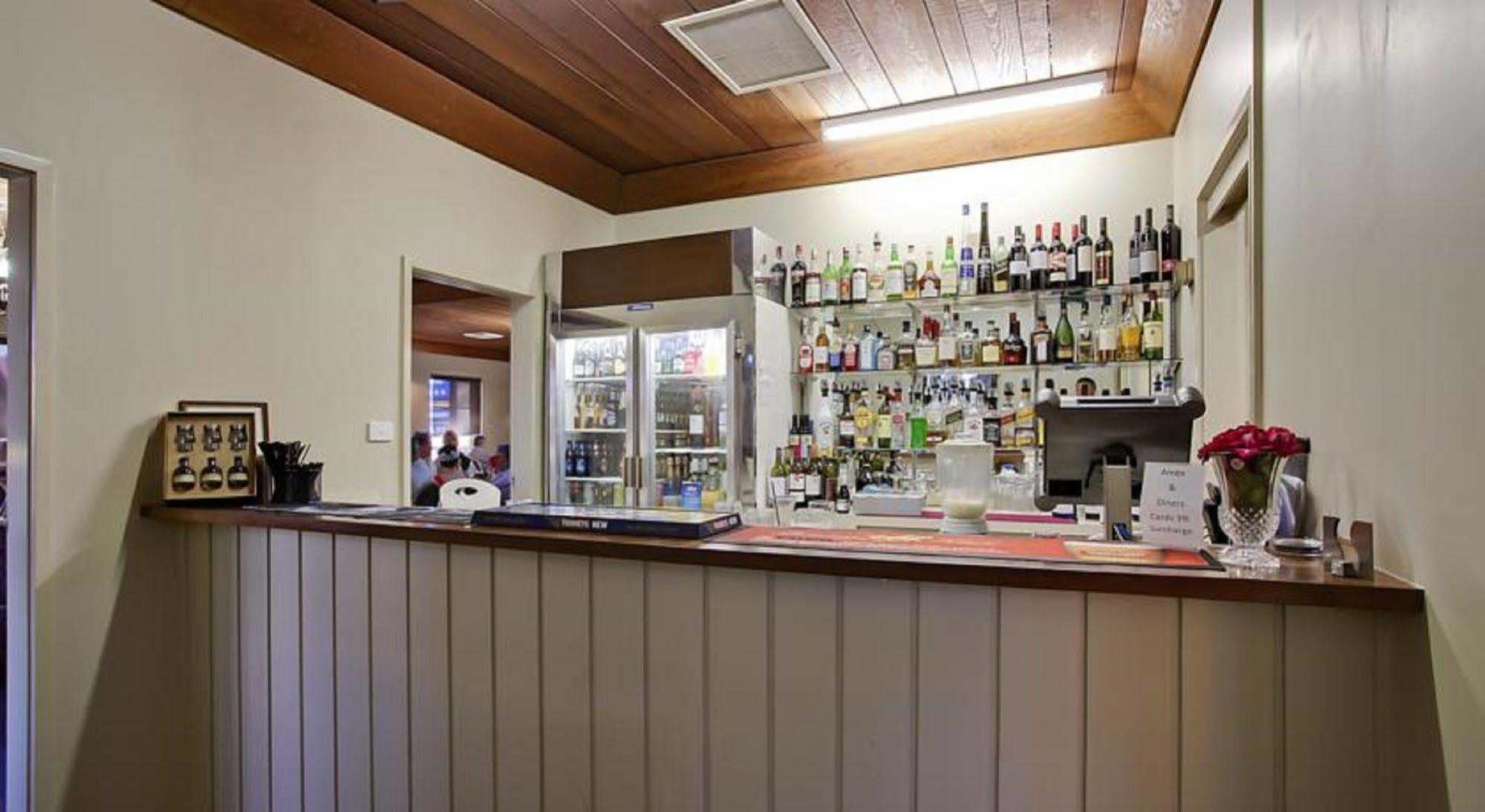 Bushman'S Motor Inn Parkes Bagian luar foto