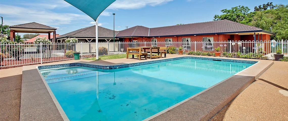 Bushman'S Motor Inn Parkes Bagian luar foto
